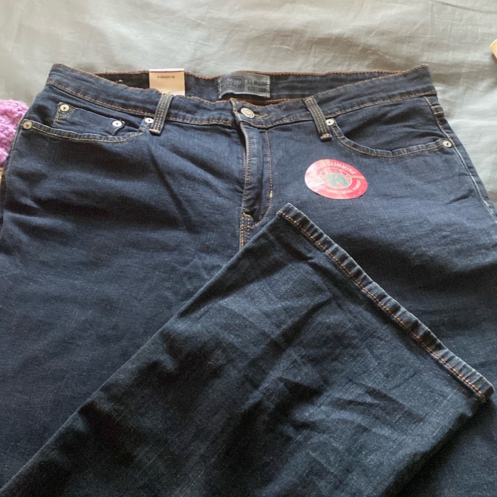 NWT Signature by Levi Strauss Totally Slimming Dark Blue Women Jeans, size 14